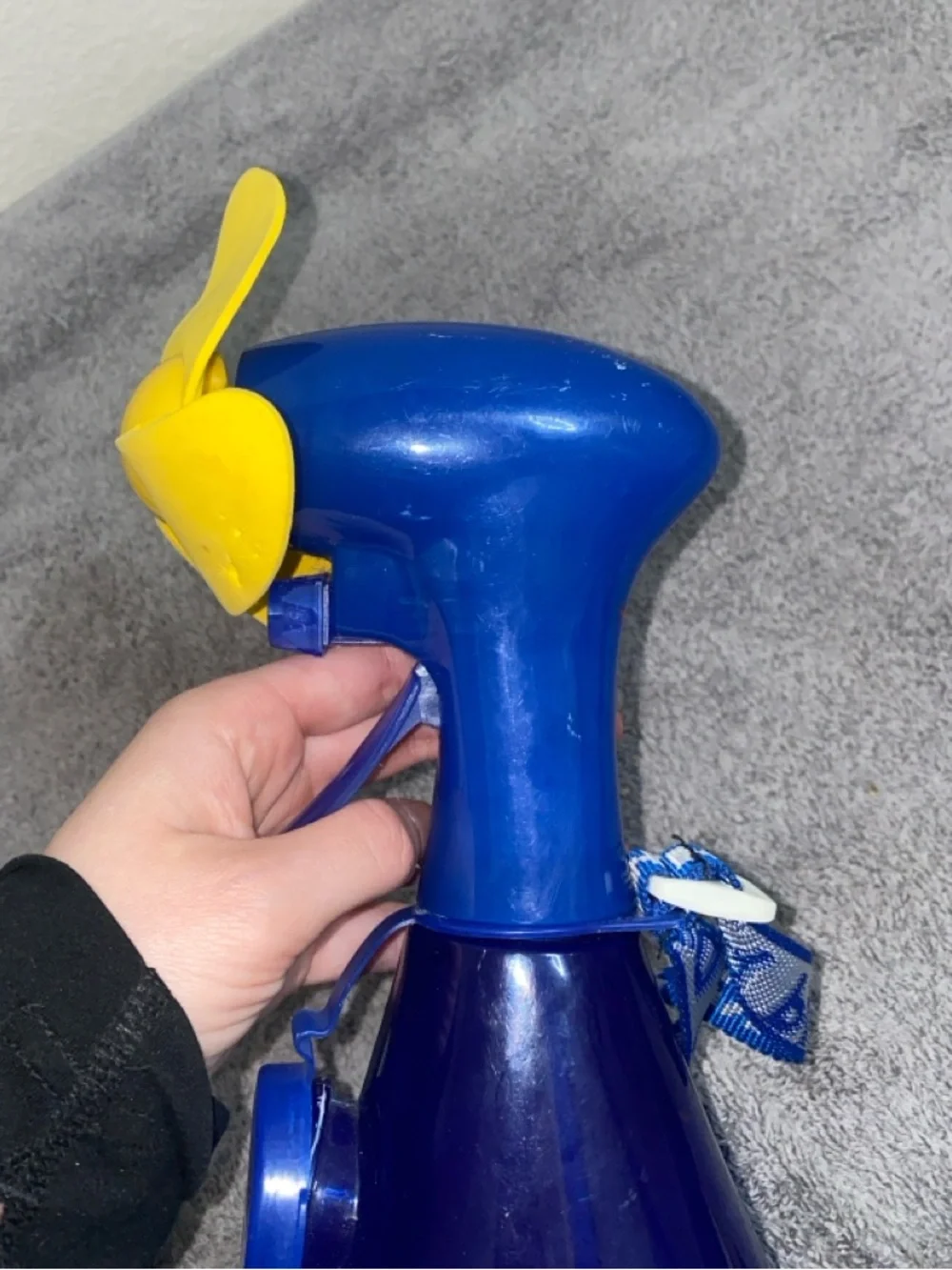 🪿2006 Disney Parks Misting Water Spray Bottle with a fan and lanyard! - Picture 8 of 9